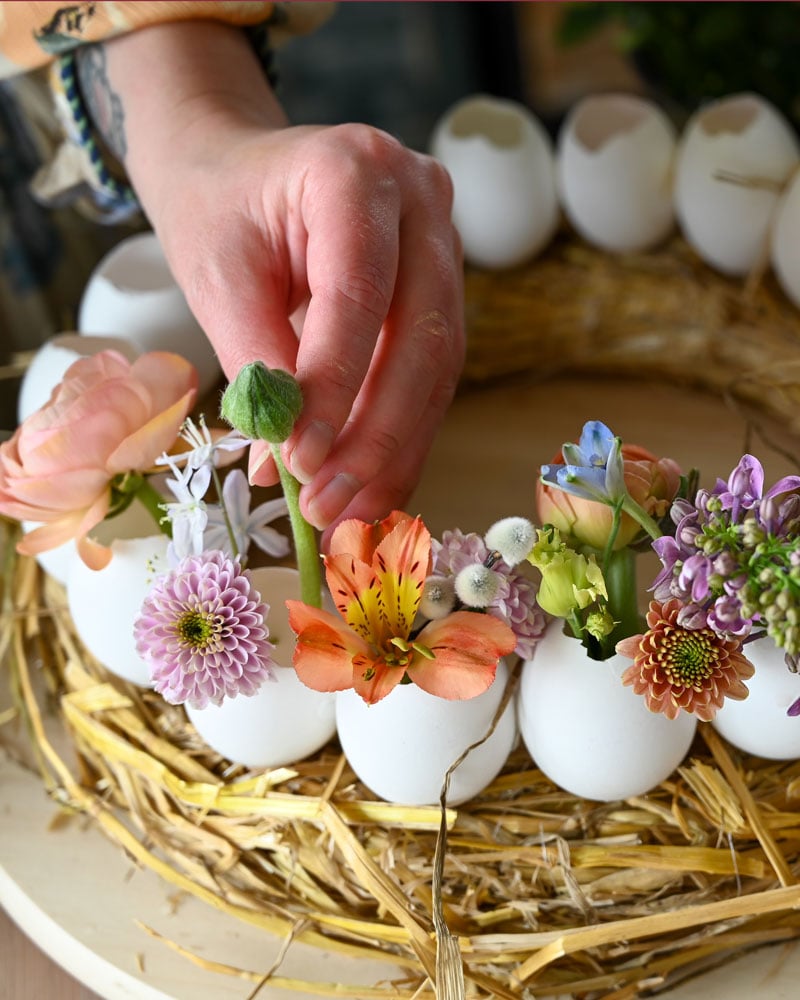 Interflora-Äggkrans-Påsk-Steg5-2.jpg